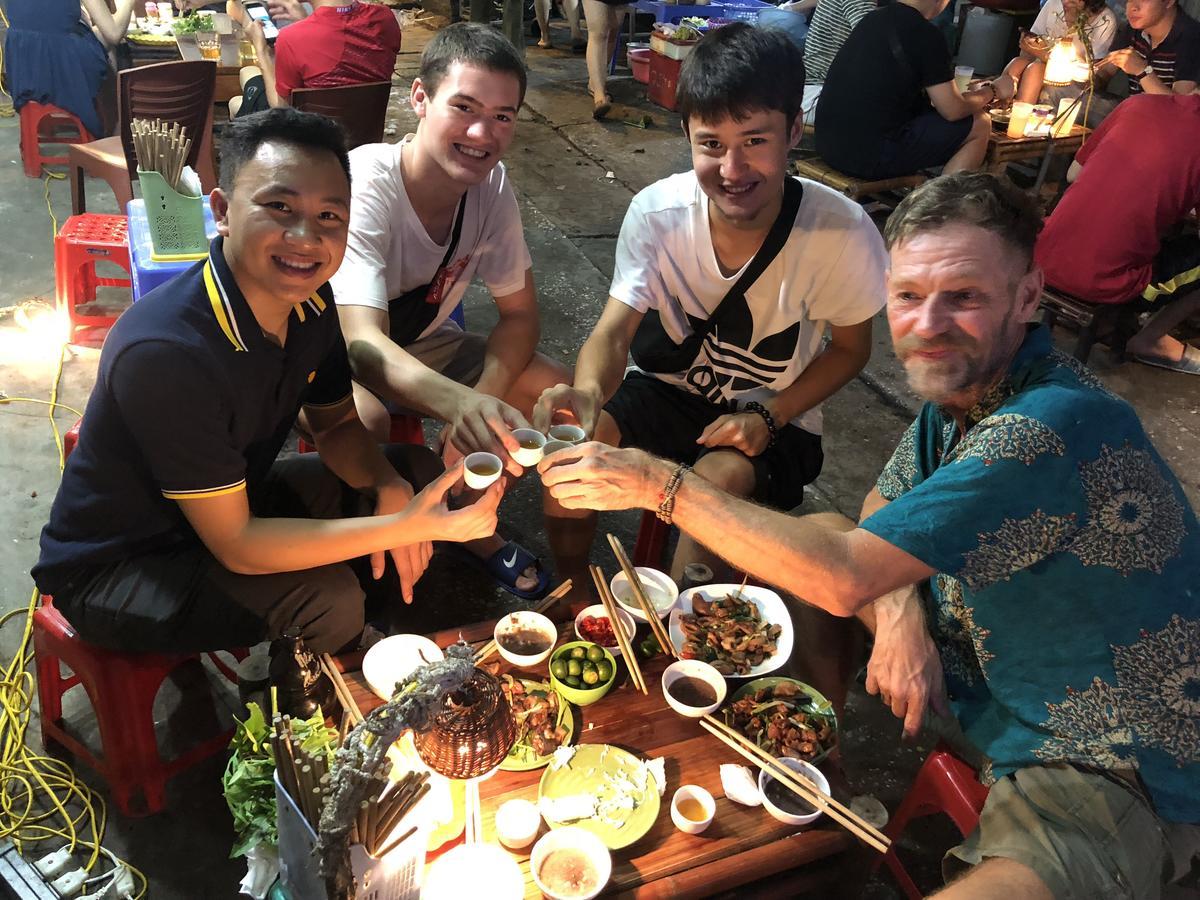 Vietnam Cheers Hostel Ханой Экстерьер фото