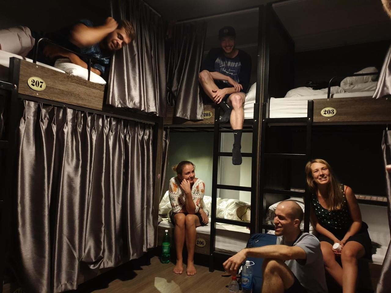 Vietnam Cheers Hostel Ханой Экстерьер фото